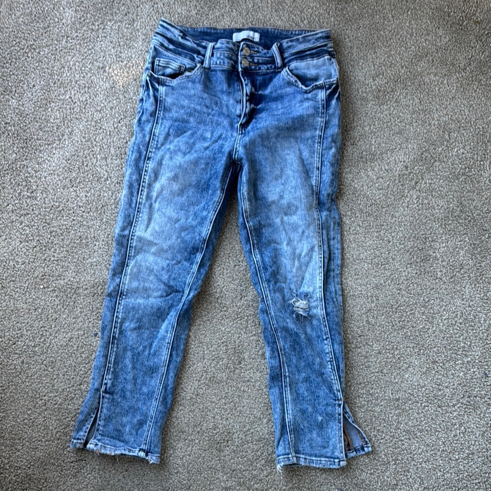 Blue Ankle Cropped Jeans with Distressed Design and Slim Fit
